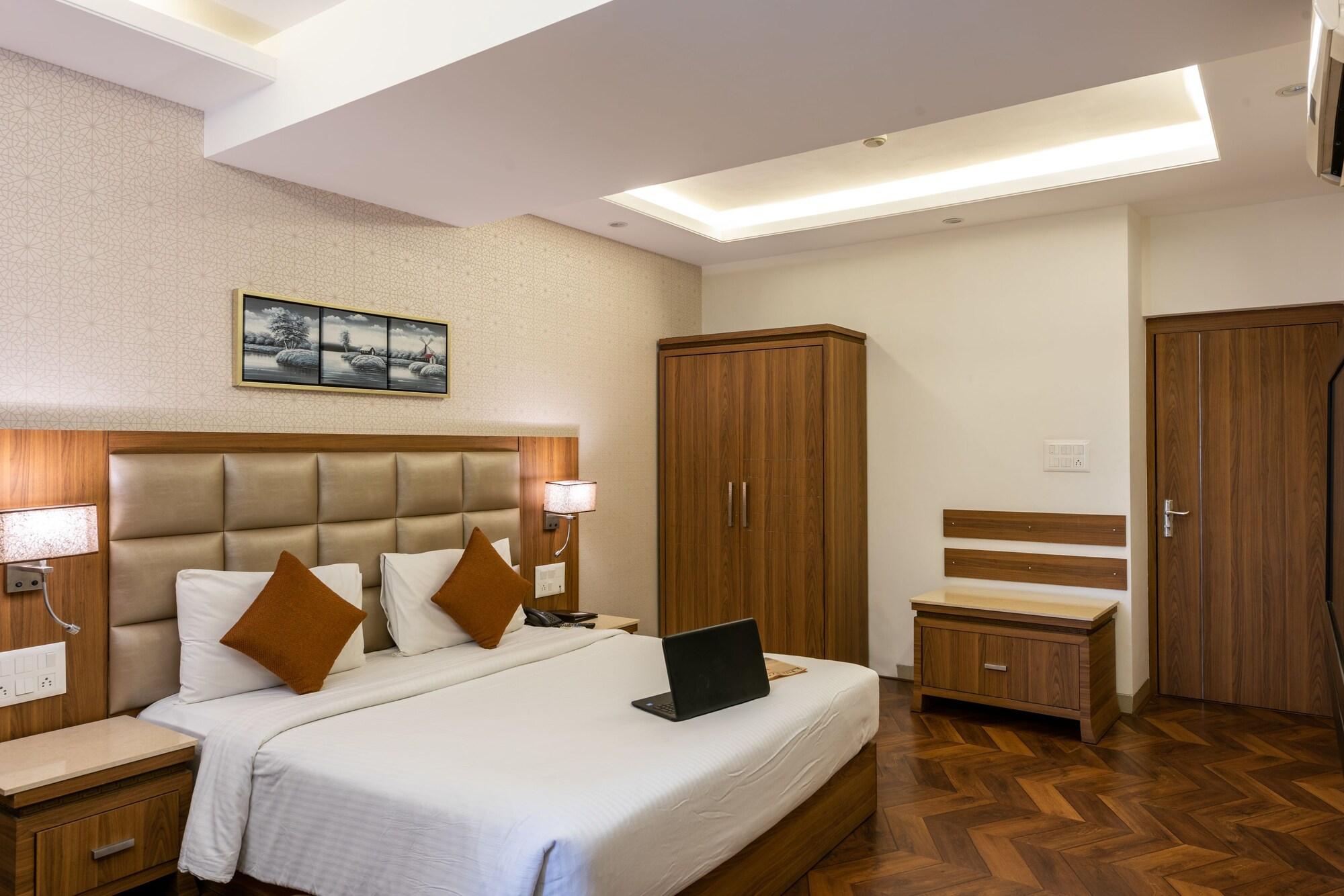 Hotel Treebo Trend Surya Nášik Exteriér fotografie
