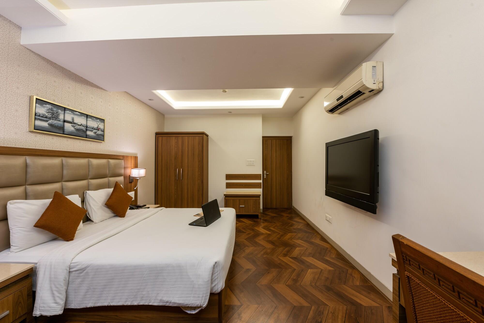 Hotel Treebo Trend Surya Nášik Exteriér fotografie