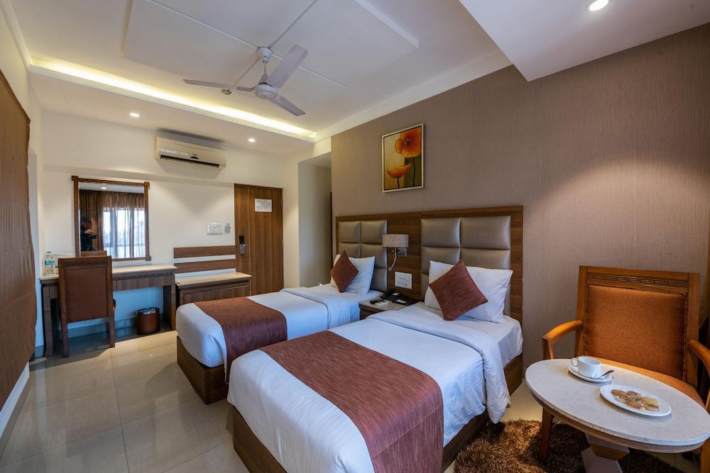 Hotel Treebo Trend Surya Nášik Exteriér fotografie