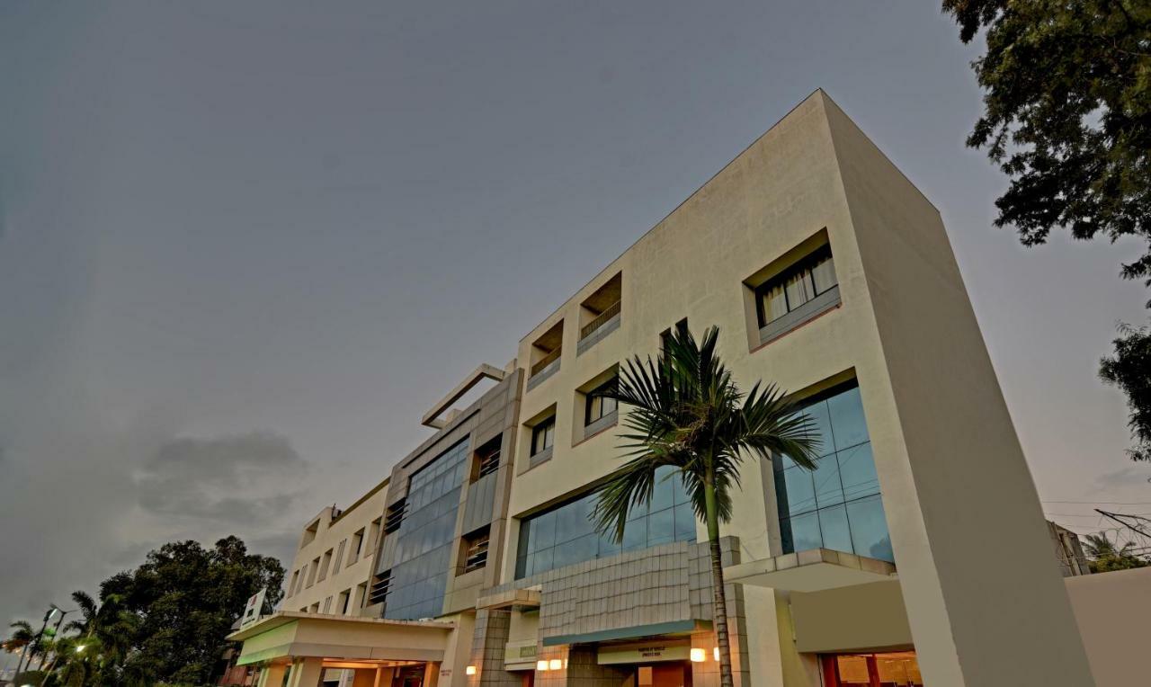 Hotel Treebo Trend Surya Nášik Exteriér fotografie
