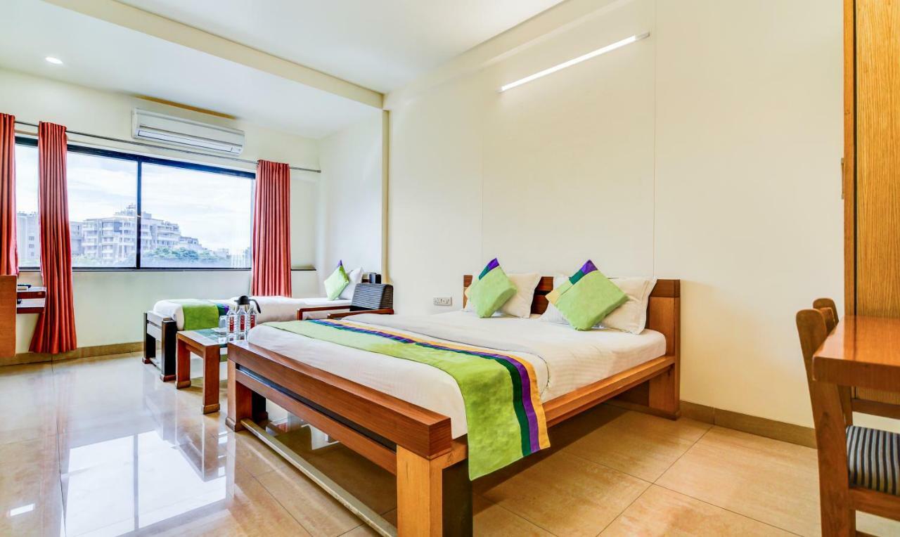 Hotel Treebo Trend Surya Nášik Exteriér fotografie