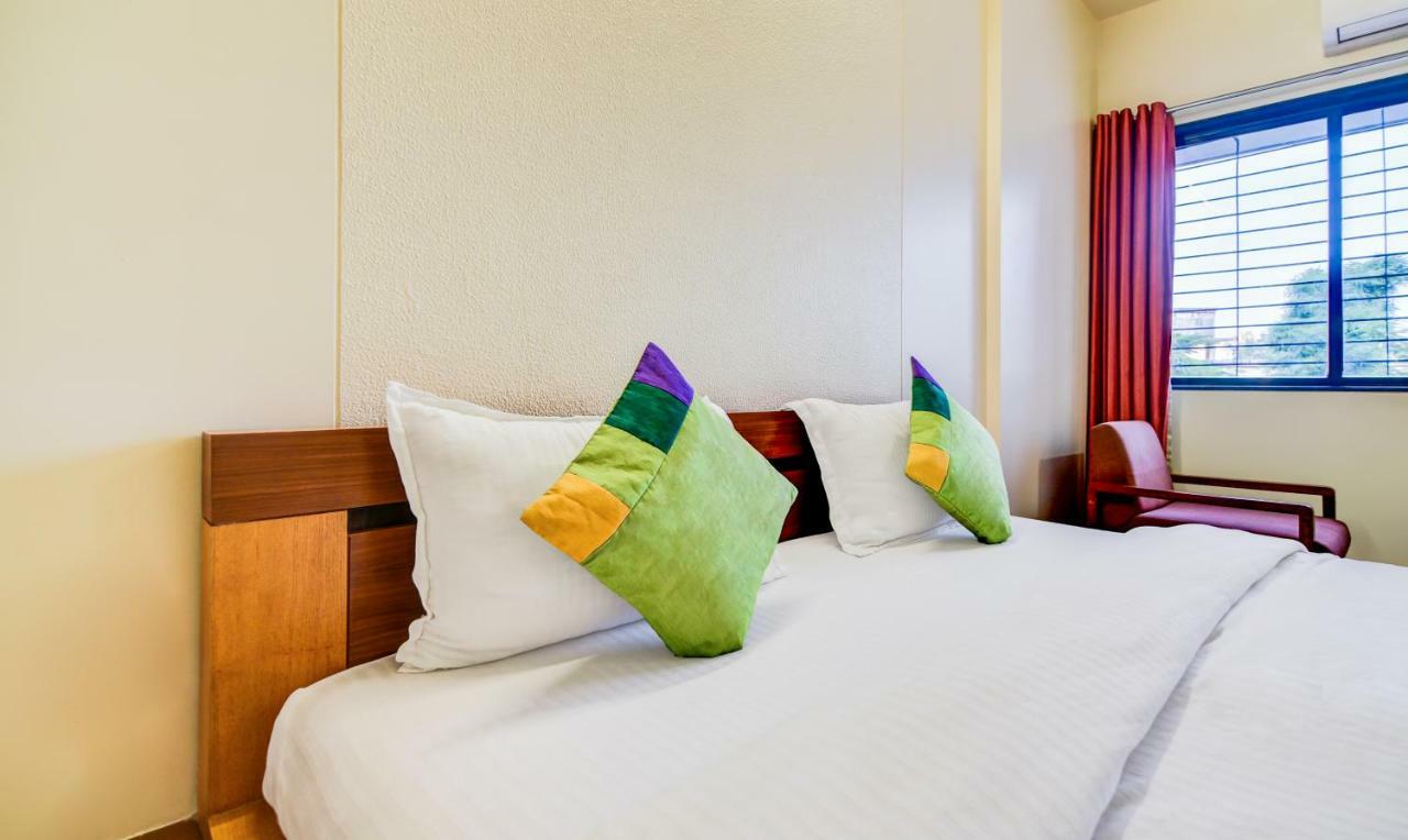 Hotel Treebo Trend Surya Nášik Exteriér fotografie
